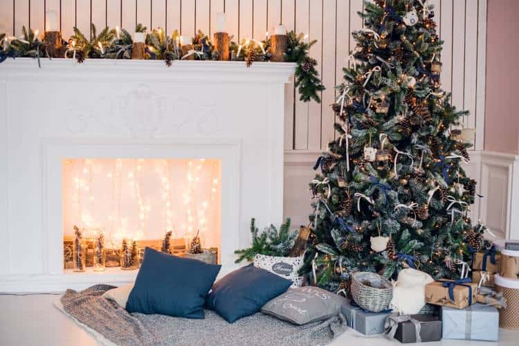 8 Tips for a Stunning White + Blue Christmas Living Room Frisco Fabric