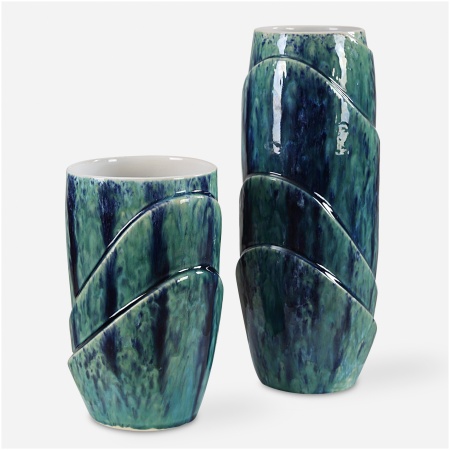 Tranquil Duo-Vases Urns & Finials